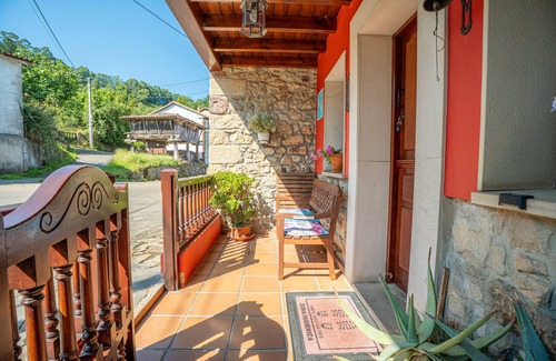 Pilona House | Holiday Home 'Paz Y Tranquilidad' with Mountain View, Shared Terrace and Wi-Fi