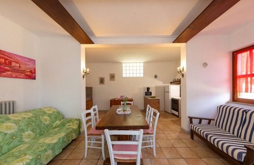 Fauglia House | Holiday Home 'Poggio2' with Shared Pool, Private Garden and Wi-Fi