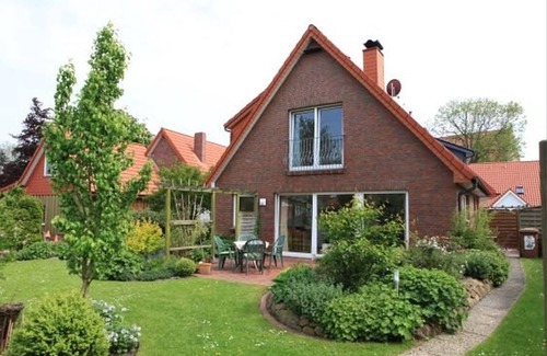 Wangerland House | Holiday Home 'Poth' with Private Terrace, Private Garden and Wi-Fi
