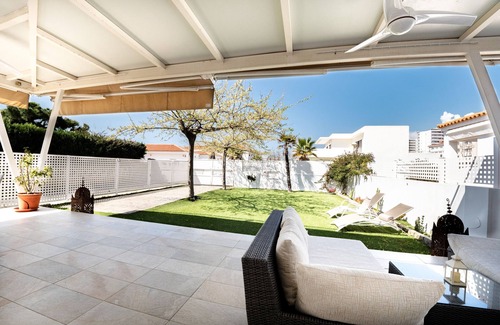 Punta Umbria House | Holiday Home 'Precioso Chalet A Pie De Playa' with Sea View, Wi-Fi and Air Conditioning