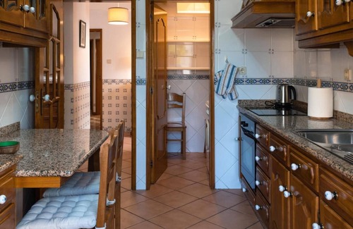 Arcos de Valdevez House | Holiday Home 'Vez' with Mountain View, Private Garden and Wi-Fi