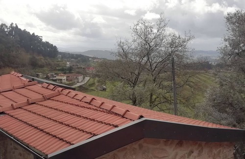 Celorico de Basto House | Holiday Home 'Real De Cima' with Mountain View, Wi-Fi and Air Conditioning