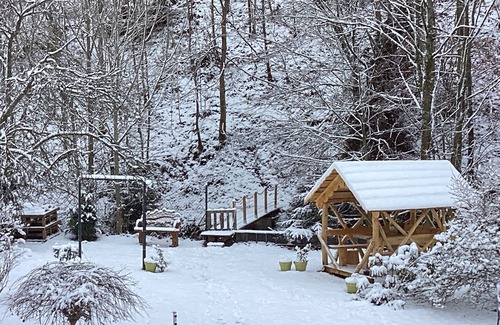 Katzhutte House | Holiday Home 'Rosenberg' with Mountain View, Private Terrace and Wi-Fi