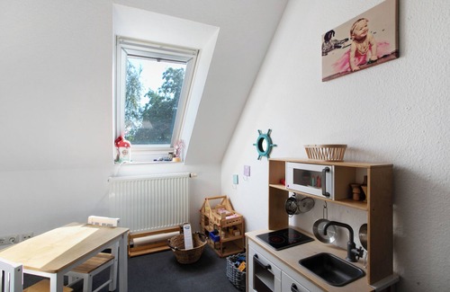 Klanxbuell House | Holiday Home 'Schwalbennest' with Private Terrace, Private Garden and Wi-Fi