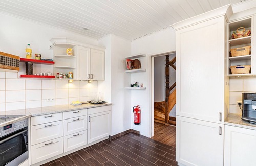 Grombach House | Holiday Home 'St Georg Stube' with Private Terrace, Private Garden and Wi-Fi