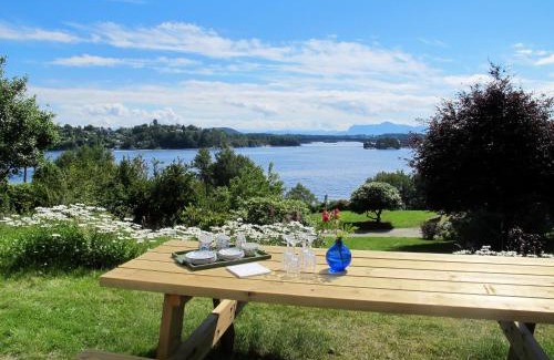 Lysekloster House | Holiday Home Strøneneset by Interhome