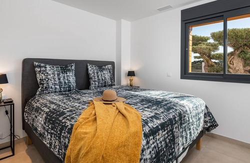 Cansalades House | Holiday Home 'Sunbreeze' with Sea View, Pool, Garden & Wi-Fi