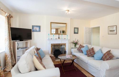Worton House | Holiday Home The Carriage House by Interhome