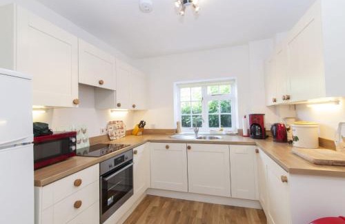 Worton House | Holiday Home The Carriage House by Interhome