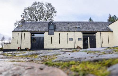 Invermoriston House | Holiday Home The Granary by Interhome