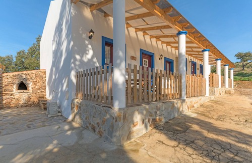 Sao Luis Apartment | Holiday Home 'Ti Vanda' with Mountain View, Wi-Fi and Air Conditioning