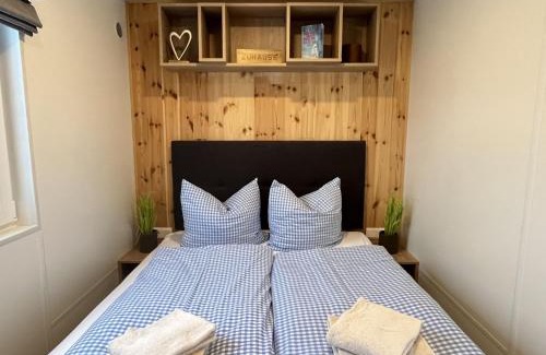 Wemding House | Holiday Home Tiny Haus mit schönem Seeblick by Interhome