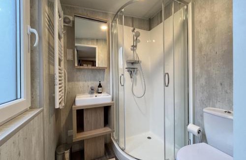Wemding House | Holiday Home Tiny Haus mit schönem Seeblick by Interhome