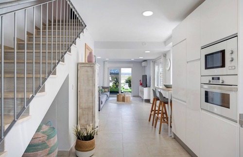 Atlanterra House | Holiday Home 'Villa Miradores' with Shared Pool, Wi-Fi and Air Conditioning