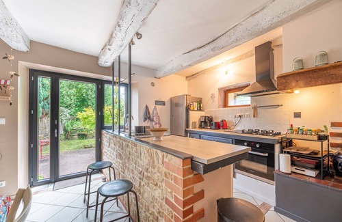 Serent House | Holiday Home "Ville Moizo" with Private Garden & Wi-Fi