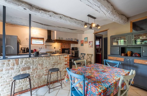 Serent House | Holiday Home "Ville Moizo" with Private Garden & Wi-Fi