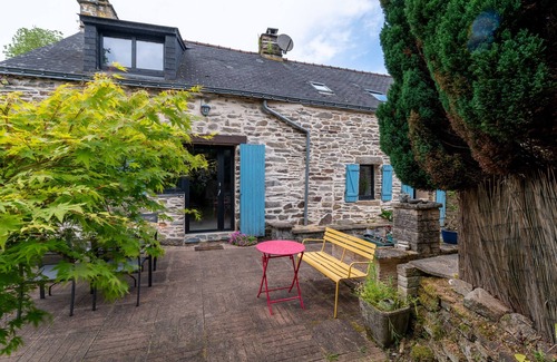 Serent House | Holiday Home "Ville Moizo" with Private Garden & Wi-Fi