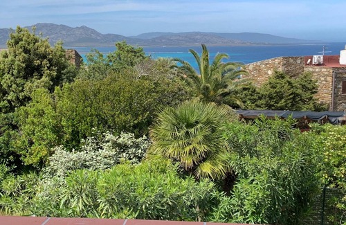 Stintino House | Holiday Home 'Villino Le Ortensie' with Sea View, Garden & A/C