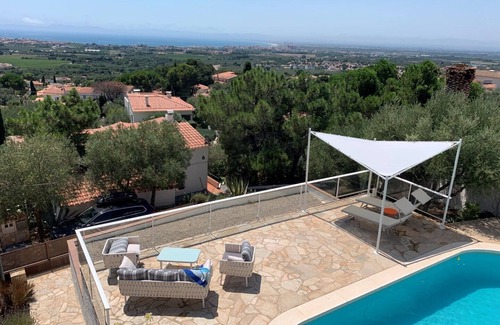 El Mas Fumats House | Holiday home with private pool and sea views - near Aquabrava