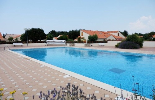 Brem Sur Mer House | Holiday home with heated pool 800m from the beach