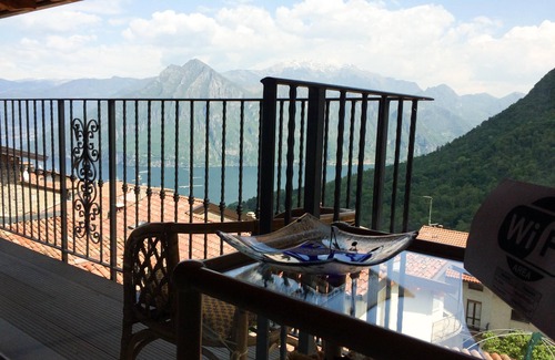 Fonteno Apartment | Holiday home with lovely views of Lake Iseo for 6 people