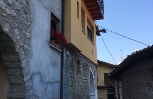 Fonteno Apartment | Holiday home with lovely views of Lake Iseo for 6 people