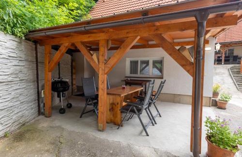 Dolni Zimor House | Holiday Home Zimořský domek by Interhome