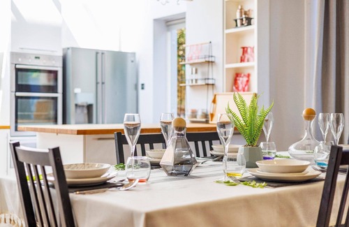 South Acton House | Holiday house Acton for 1 - 11 persons with 6 bedrooms - Twin house