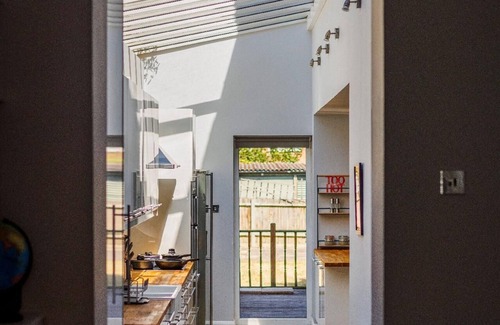 South Acton House | Holiday house Acton for 1 - 11 persons with 6 bedrooms - Twin house