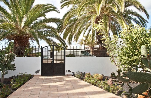 Costa Teguise House | Holiday house Costa Teguise for 2 - 8 persons with 4 bedrooms - Holiday house