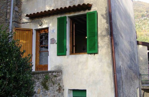 Camaiore House | Holiday house in a quiet village with garden and balcony.