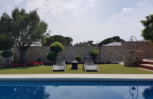 Vidreres House | Holiday house in Vidreres with pool and private basketball court