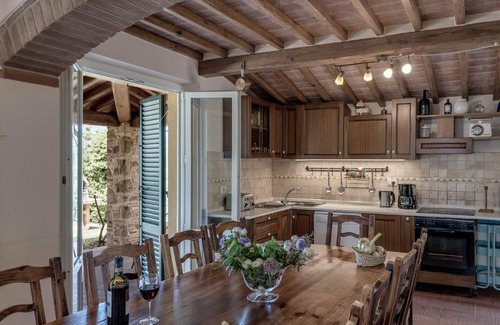 Lucignano House | Holiday house Lucignano for 1 - 13 persons with 6 bedrooms - Holiday home