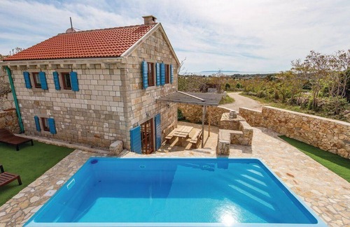 Novalja House | Holiday house Novalja for 1 - 5 persons with 2 bedrooms - Row house