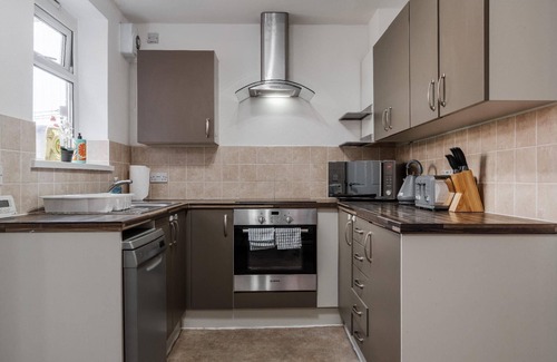 Salford House | Holiday house Salford for 1 - 7 persons with 3 bedrooms - Row house