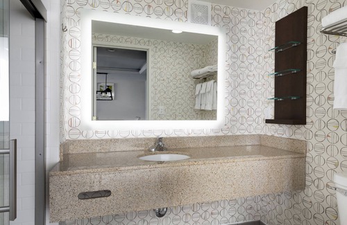 West Bloomington Hotel | Holiday Inn : Bloomington W MSP Airport Area by IHG