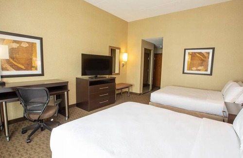 Ocotillo Hotel | Holiday Inn Chandler | 2 Queen Beds | Convenient Phoenix Area Stay w/Pool