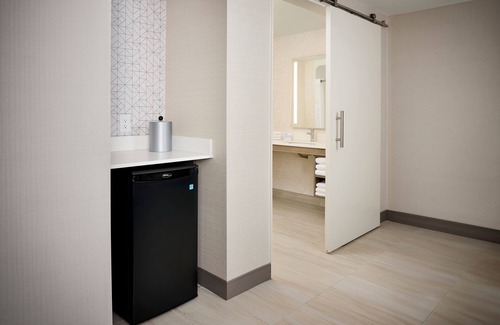 Rosemount Hotel | Holiday Inn Express and Suites Kitchener Southeast by IHG