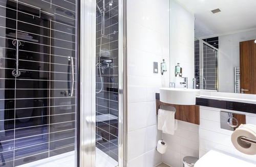 Longcroft Hotel | Holiday Inn Express Edinburgh Airport by IHG