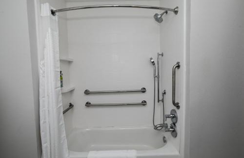 Hillsboro Hotel | Holiday Inn Express Hillsboro I-35 by IHG