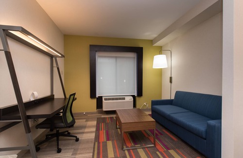 North East Hotel | Holiday Inn Express Hotel & Suites in North East (Erie) by IHG