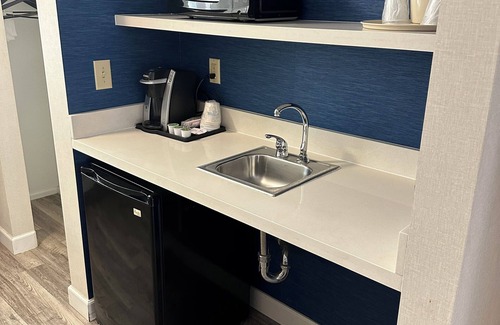 Bonita Hotel | Holiday Inn Express Hotel & Suites San Dimas by IHG