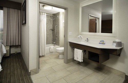 Pasco Hotel | Holiday Inn Express Hotel & Suites Pasco-Tri Cities by IHG