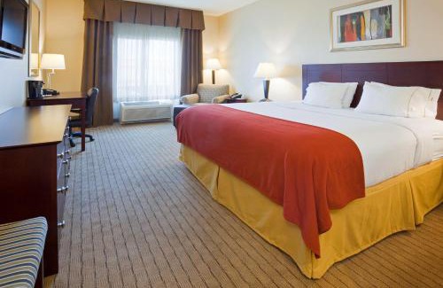 Minot Hotel | Holiday Inn Express Hotel & Suites Minot South by IHG