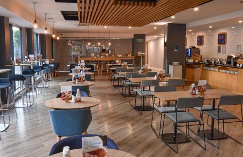 Leeds Hotel | Holiday Inn Express Leeds City Centre - Armouries by IHG