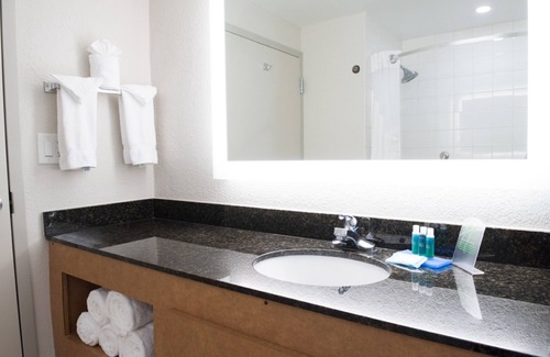 Kreole Hotel | Holiday Inn Express Moss Point by IHG