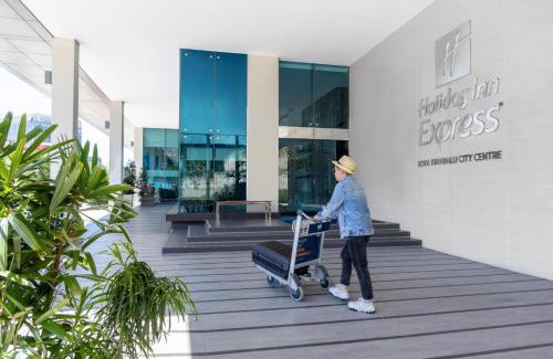 Downtown Kota Kinabalu Hotel | Holiday Inn Express Kota Kinabalu City Centre by IHG