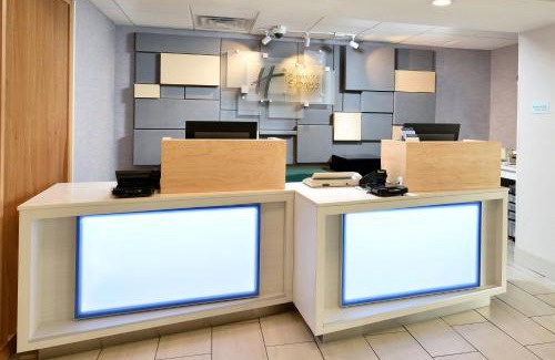 Morrisville Hotel | Holiday Inn Express Raleigh-Durham Airport by IHG