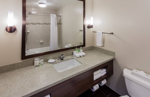 Carpinteria Hotel | Holiday Inn Express & Suites Carpinteria by IHG