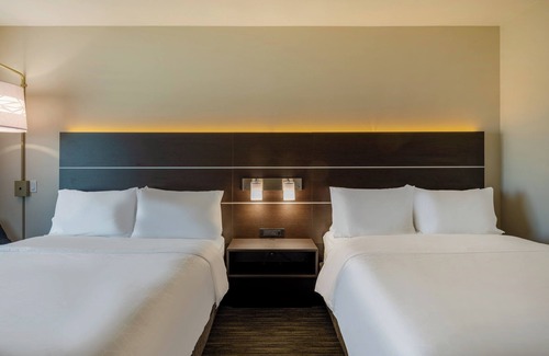Watertown Hotel | Holiday Inn Express & Suites Watertown by IHG